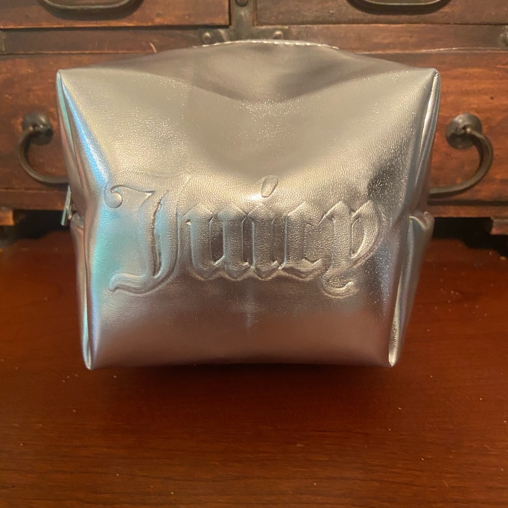 🍀5for$25🍀Juicy Couture Metallic Silver Cosmetic Bag with Pink Interior+Goodies